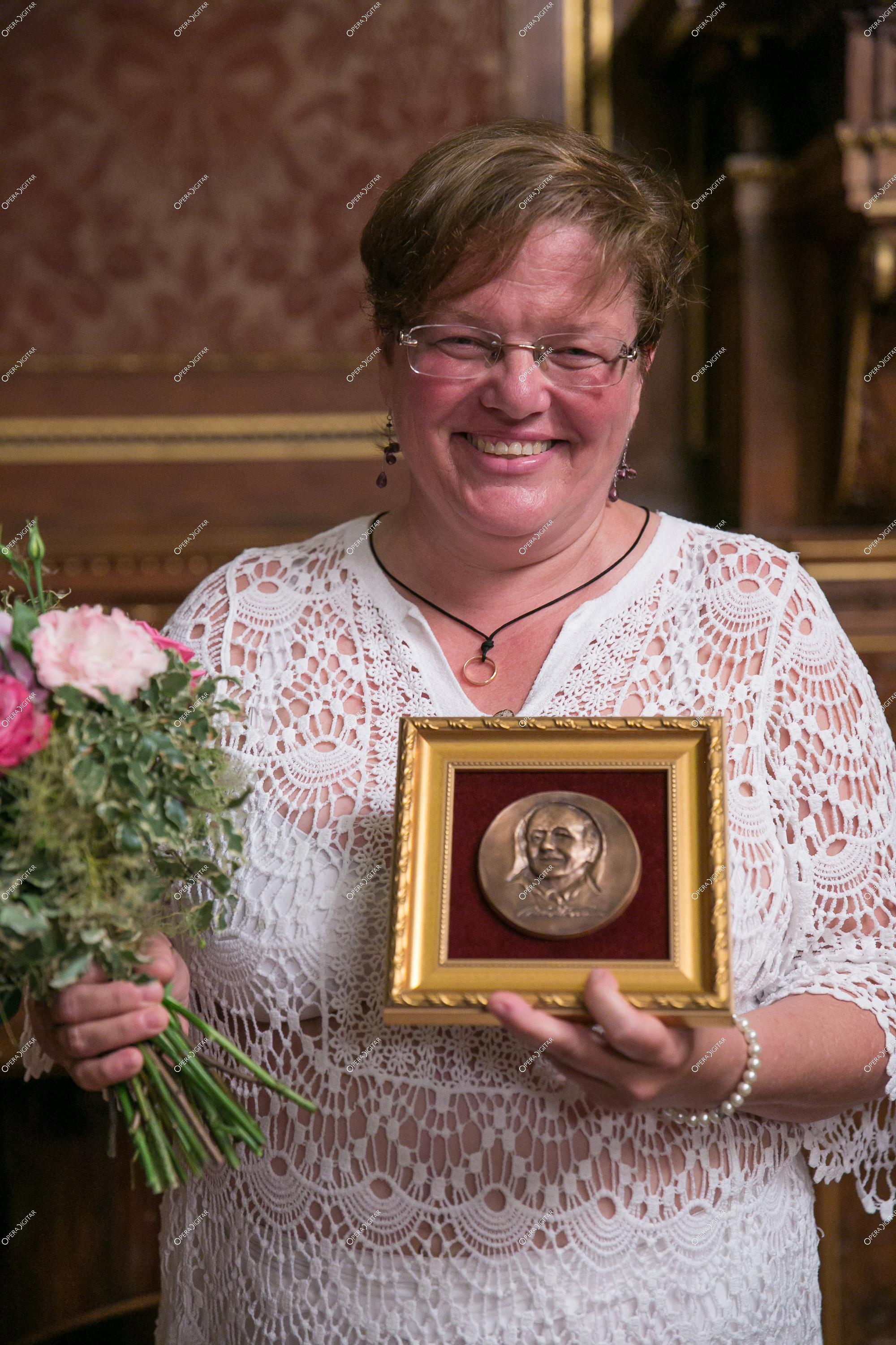 Szendrényi Éva fotója