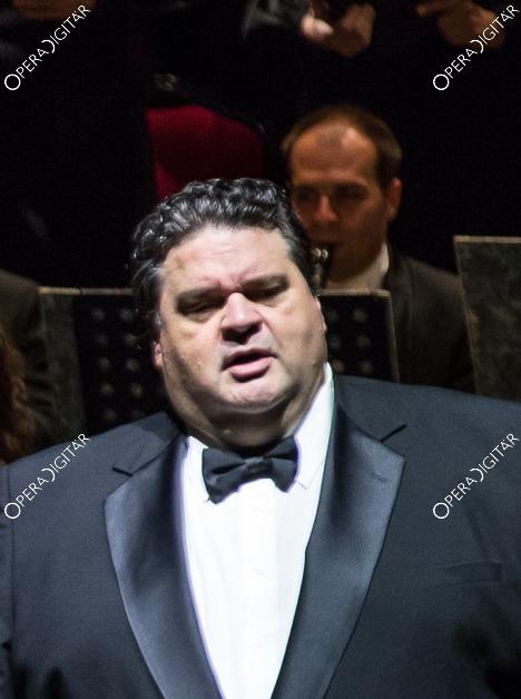 Neill, Stuart fotója